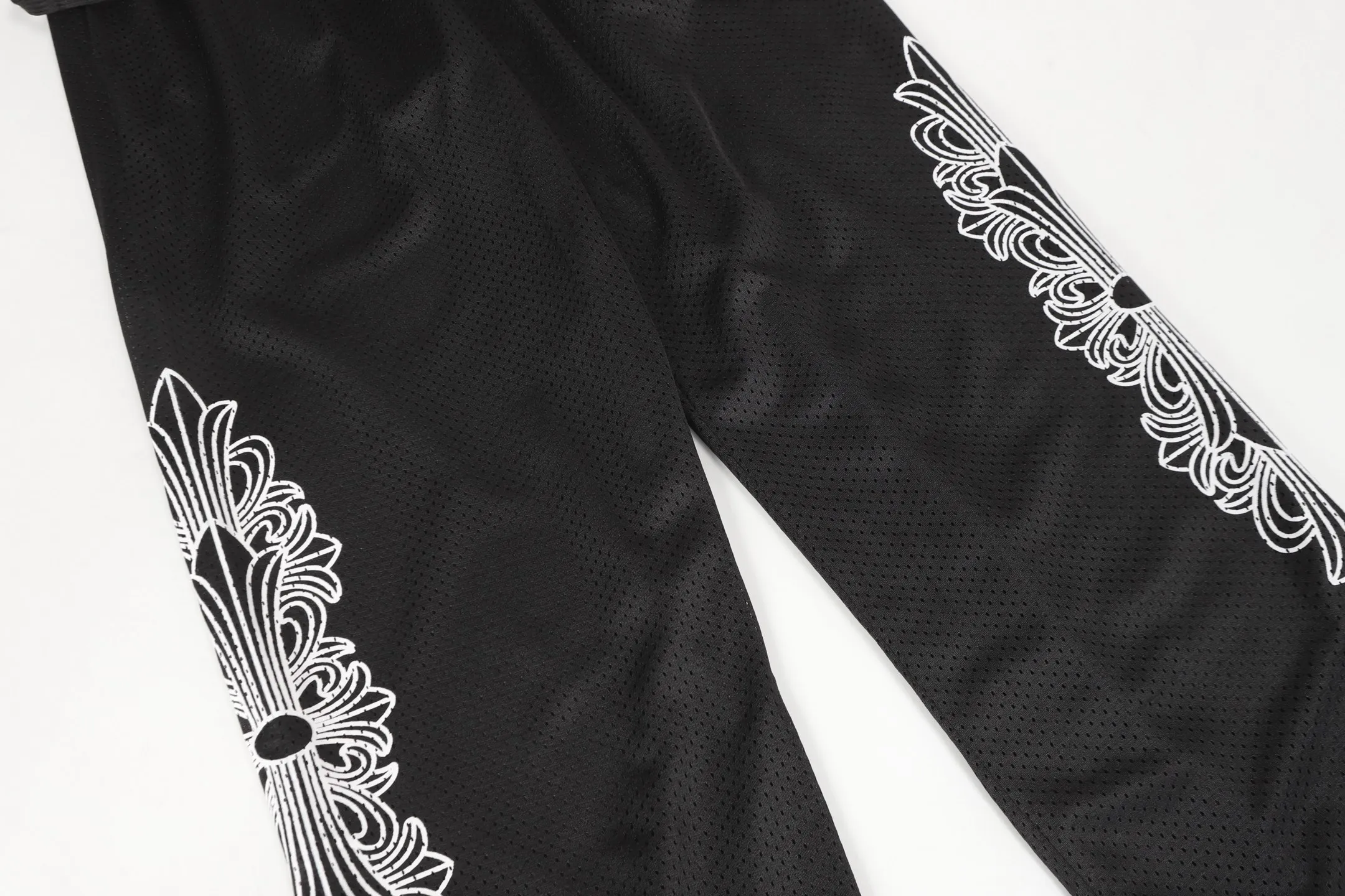 P200 Chrome Hearts CH Chrome Hearts popular Sanskrit printed mesh double layer ice hockey jersey 2 trousers sports suit. Uses direct injection imported machine printing. Hardware and accessories are all milled and customized. Correct configuration. Black 2025 Chrome Hearts authentic packaging. 280g double layer mesh custom woven and dyed. Large version. Loose and stylish. Different from low version, slim and long version with upper body and crotch pull. 100% commitment: top quality. Not fast food. Highest version on the market. Top quality - Distinguish from the ordinary versions on the market. If you care about quality, you should also respect the price. Absolutely 0 after-sales service and 0 return rate so far. It’s hard not to love the style - 280g double-layer mesh custom-woven and dyed - Correct high-density main mark, washed tag, hand-sewn
